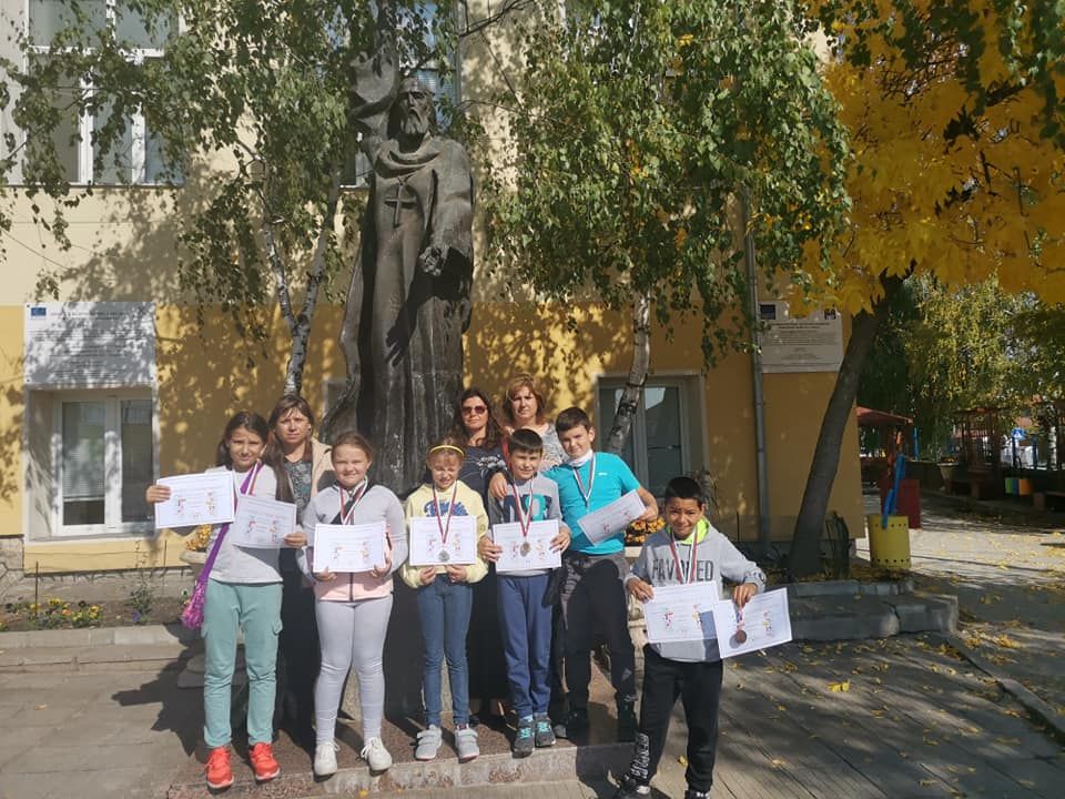 Есенен кръг на националното състезание "Многознайко" - "Млад художник" - НУ Паисий Хилендарски - Стрелча